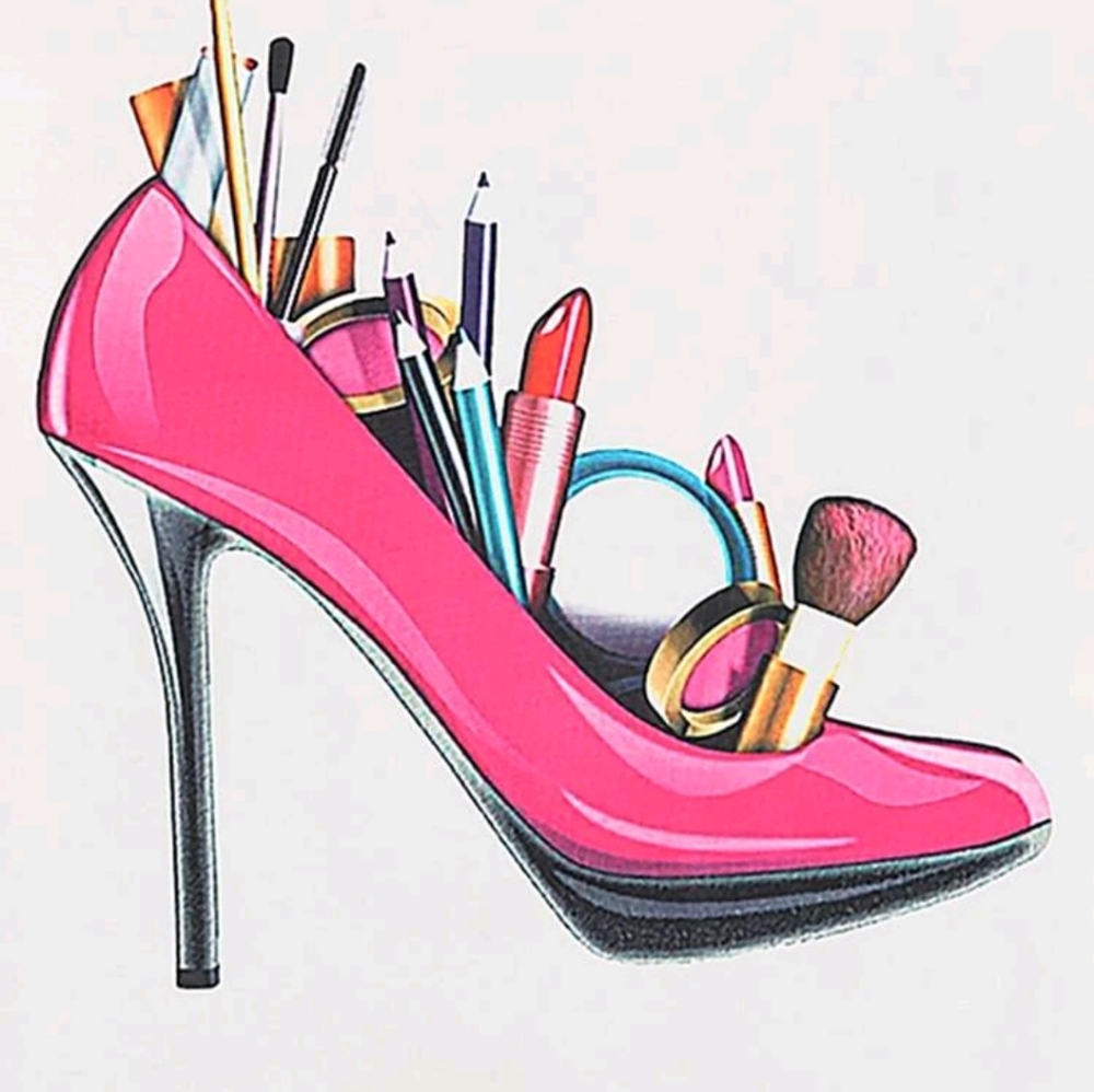 T-shirt with high heels print full of make up item